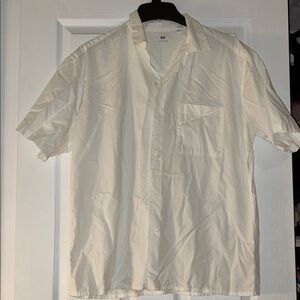 Uniqlo Men's Off-White Short Sleeve Button Down Shirt